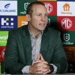 Ben Hornby (na snímke na čele South Sydney počas dočasnej funkcie v roku 2024) jeho súčasní hráči podporili úlohu hlavného trénera v Dragons budúci rok.