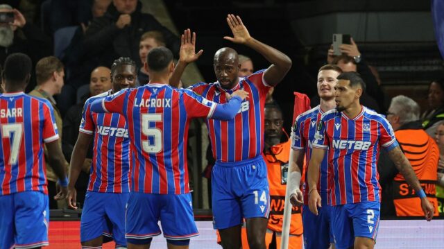 Jean-Philippe Mateta oslavuje po strelení gólu pre Crystal Palace