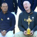Tiger Woods a kapitán tímu USA Jim Furyk sú videní na fotografiách tímu USA v roku 2018