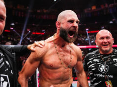 Jiří Procházka tlieska Carlosovi Ulbergovi: ‚Nechcem počuť tieto biky*** od striptéra‘ MIAMI, FLORIDA - 11. apríla: Jiří Procházka z Česka sa pozerá na titulový zápas v poloťažkej váhe počas UFC 327 v Kaseya Center 11. apríla 2026 v Miami na Floride. (Foto: Carmen Mandato/Getty Images)