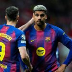 Ronald Araujo a Robert Lewandowski z FC Barcelona na plný úväzok