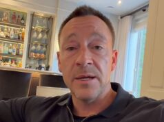John Terry hovorí: „Nezavolal som“ od dočasného šéfa Chelsea po tom, čo bol „frustrovaný“ z toho, že sa stal správcom, keď legenda Blues prerušila mlčanie o prepustení Liama Roseniora už po 106 DŇOCH. John Terry potvrdil, že mu nikto nevolal, že by bol súčasťou zákulisného personálu dočasného manažéra Chelsea Caluma McFarlana.