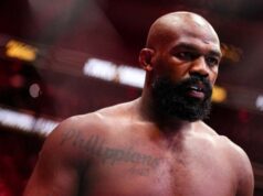 Jon Jones odpovedá potom, čo Kamaru Usman podporuje Brocka Lesnara, aby ho porazil v zápase Autor fotografie: Josh Hedges/Zuffa LLC