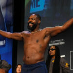 Jon Jones reaguje na Kamaru Usmana, ktorý si vybral Brocka Lesnara, aby ho porazil v zápase RAF