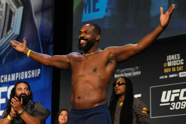 Jon Jones reaguje na Kamaru Usmana, ktorý si vybral Brocka Lesnara, aby ho porazil v zápase RAF

