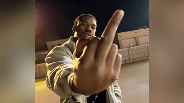 Jon Jones zapojený do incidentu na ceste | Video Download app from appStore