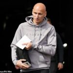 Pre Jonja Shelveyho to nie je najhladší úvod do kariéry futbalového manažmentu