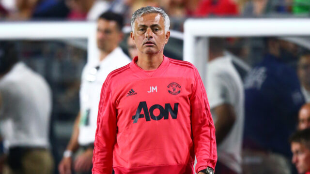 Jose Mourinho sa uchádza o súpera Erika ten Haga o bývalého útočníka Manchestru United
