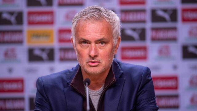 Jose Mourinho, hlavný tréner SL Benfica, je videný počas tlačovej konferencie po zápase štvrťfinále Portugalského pohára medzi FC Porto a SL Benfica na Estadio do Dragao v Porte, Portugalsko, 14. januára 2026. (Foto Miguel Lemos/NurPhoto cez Getty Images)
