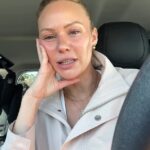 Jules Neale je zobrazená, ako svojim nasledovníkom poskytla veľmi súkromné ​​podrobnosti o svojej ceste za uzdravením po rozchode s manželom Lachiem.