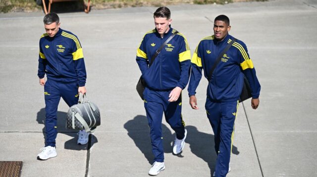 Hráči Arseanlu na letisku Luton