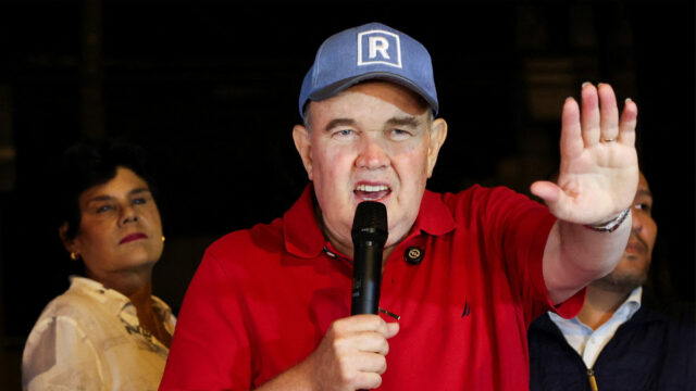 Kandidát požaduje nové voľby v Peru a tvrdí, že ide Kandidát požaduje nové voľby v Peru a tvrdí, že ide o podvod bez dôkazov | voľby