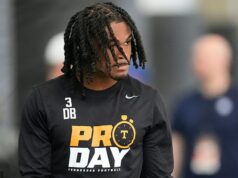 Katastrofa zasiahla vysoko hodnotenú hviezdu draftu NFL Jermoda McCoya, pretože tímy ho v 100 najlepších výberoch úplne ignorujú Jermod McCoy zostáva nedraftovaný po prvých troch kolách a 100 výberoch tímov NFL