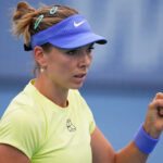 Jack Draper z Veľkej Británie v akcii proti Tomasovi Martinovi Etcheverrymu