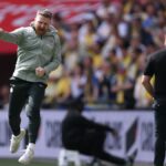 Calum McFarlane oslavuje