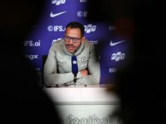 Každé slovo, ktoré povedal Liam Rosenior o tom, či sa Enzo Fernandez vráti, protest fanúšikov Chelsea a Man Utd Liam Rosenior