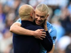 Keane a Murphy vysvetľujú „hybnosť“ pretekov o titul a „tlak“. Keane a Murphy vysvetľujú „hybnosť“ pretekov o titul a „tlak“.