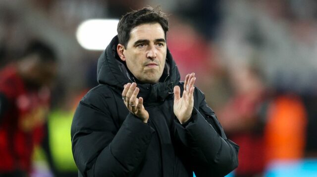 Klub Premier League okamžite zacieli na Andoniho Iraolu, keď Bournemouth BOURNEMOUTH, ANGLICKO - 6. DECEMBRA: Hlavný tréner Andoni Iraola z Bournemouthu po remíze 0:0 počas zápasu Premier League medzi Bournemouthom a Chelsea na Vitality Stadium 6. decembra 2025 v anglickom Bournemouthe. (Foto: Robin Jones – AFC Bournemouth/AFC Bournemouth cez Getty Images)