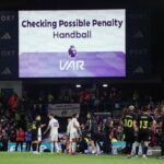 VAR bol predstavený v Premier League v roku 2019, ale nedávny prieskum Asociácie futbalových fanúšikov zistil, že tri štvrtiny špičkových fanúšikov sú proti jeho používaniu (ANDY BUCHANAN/AFP cez Getty Images)