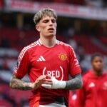 Alejandro Garnacho po porážke tímu počas zápasu Premier League medzi Manchester United FC a West Ham United FC na Old Trafford.