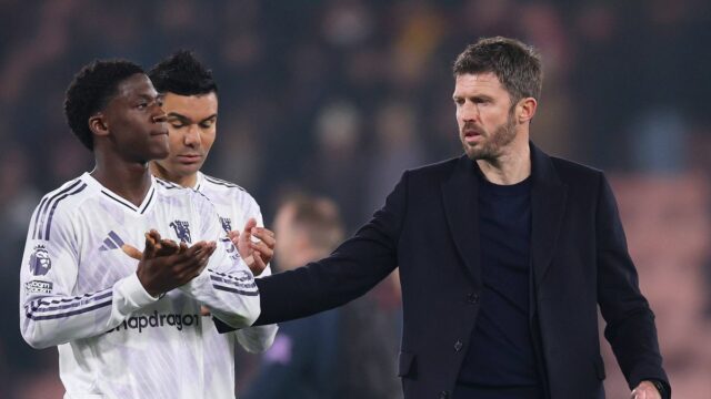 BOURNEMOUTH, ANGLICKO - 20. marca: Kobbie Mainoo z Manchestru United sa rozcvičuje pred zápasom Premier League medzi Bournemouthom a Manchestrom United na Vitality Stadium 20. marca 2026 v anglickom Bournemouthe. (Foto: Zohaib Alam - MUFC/Manchester United cez Getty Images)