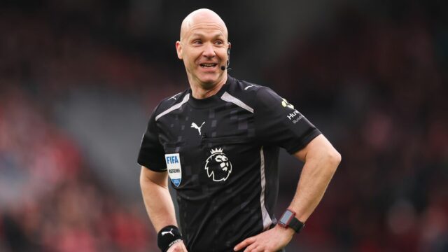 Koho podporuje Anthony Taylor? Bývalý kolega prezradil, komu fandí rozhodca Man City vs Arsenal
