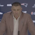 Mike Vrabel sa vo štvrtok večer hlboko ospravedlnil svojej rodine tesne pred začatím draftu NFL po tom, čo tvrdil, že mal pomer s reportérkou Diannou Russiniovou.