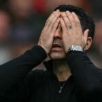 Španielsky manažér Arsenalu Mikel Arteta reaguje počas futbalového zápasu anglickej Premier League medzi Arsenalom a Bournemouthom na Emirates Stadium v ​​Londýne 11. apríla 2026.