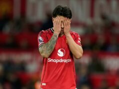 Koľko zápasov Man Utd Lisandro Martinez vynechá po červenej karte za ťahanie za vlasy vs. Leeds Lisandro Martinez