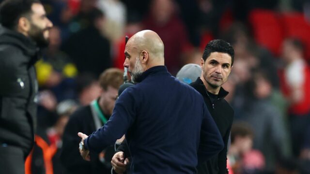 Konečné body Arsenalu a Man City predpovedali po najnovšom zvrate Pep Guardiola a Mikel Arteta sa pozerajú
