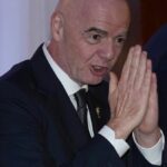 Prezident FIFA Gianni Infantino pod tlakom nákladov