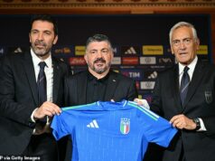 Kríza talianskeho futbalu pokračuje a hlavný tréner Gennaro Gattuso sa stal poslednou obeťou neúspechu národného tímu v kvalifikácii na majstrovstvá sveta Gennaro Gattuso sa pripojil ku kľúčovým členom talianskej futbalovej federácie Gianluigimu Buffonovi a Gabriele Gravinovi (vľavo a vpravo), aby opustili zostavu národného tímu