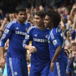 Kultový hrdina Chelsea Oscar (v strede) odišiel z futbalového dôchodku vo veku 34 rokov pre zdravotné problémy