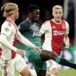 Bývalý favorit Tottenhamu Victor Wanyama (v strede), na snímke v semifinále Ligy majstrov 2019 proti Ajaxu, hovoril o Robertovi De Zerbim.