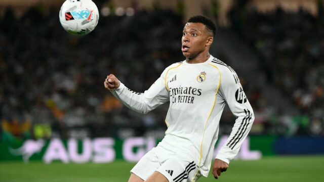 Kylian Mbappe má problém s podkolenným kĺbom počas remízy Realu Madrid v Betise
