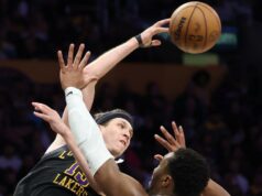 Lakers‘ Austin Odpočíva po zvyšok pravidelnej sezóny so šikmým prepätím Lakers' Austin Odpočíva po zvyšok pravidelnej sezóny so šikmým prepätím