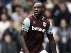 Lamborghini bývalej hviezdy Premier League Michaila Antonia za 200 000 libier prekročilo rýchlosť – tri mesiace po tom, čo takmer zomrel pri havárii Ferrari Bývalá hviezda Premier League Michail Antonio čelí zákazu šoférovania po tom, čo jeho Lamborghini za 200 000 libier spozorovali prekročenie rýchlosti.