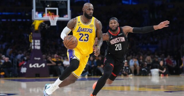 LeBron, Lakers šokovali Rockets víťazstvom v 1. zápase v play-off NBA | Basketbalové novinky

