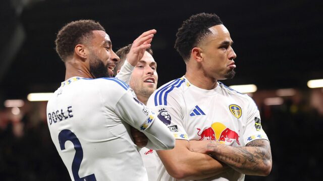 Noah Okafor z Leeds United oslavuje