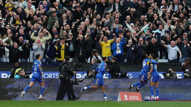 Leeds prekonal West Ham v okamžitom epose FA Cupu, ktorý Leeds porazil West Ham v okamžitej klasike FA Cupu
