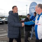 John Terry sa stretol s fanúšikmi Colchester United pred zhliadnutím ich zápasu proti Accringtonu
