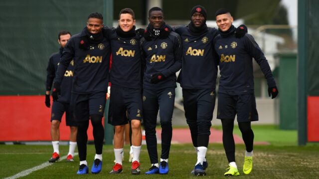 Antonio Valencia, Ander Herrera, Eric Bailly, Romelu Lukaku a Marcos Rojo z Manchestru United prichádzajú na tréning pred zápasom H-skupiny Ligy majstrov UEFA proti Valencii v Aon Training Complex 11. decembra 2018 v Manchestri v Anglicku.