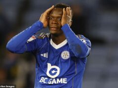 Leicester City ZOSTUPIL do League One – 10 rokov po víťazstve v Premier League Patson Daka reaguje na remízu 2:2 proti Hullu, ktorá spečatila osud Leicesteru