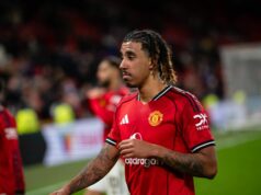 Leny Yoro straší zranením, ako odhalil cestujúci tím Man Utd pre súboj s Chelsea Leny Yoro po zápase Premier League medzi Manchestrom United a Leeds United na Old Trafford.