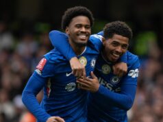 Liam Rosenior urobil to, čo Enzo Maresca nedokázal, keďže Chelsea odomkla nový undropable Jorrel Hato z Chelsea (vľavo) oslavuje strelenie úvodného gólu s Wesleym Fofanom (vpravo) počas štvrťfinále Emirates FA Cup medzi Chelsea a Port Vale 4. apríla 2026 v Londýne v Anglicku.