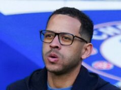 Liam Rosenior v obrovskom náznaku prestupu Chelsea vymenúva tri veci, ktoré očakáva od svojich hráčov Prizerá sa Liam Rosenior