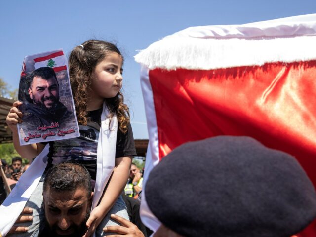 Libanonské dievča smúti za záchranárom zabitým pri izraelskom útoku | zločinu
