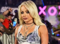 Liv Morgan a Roxanne Perez riešia následky nárazu do hlavy Liv Morgan a Roxanne Perez riešia následky nárazu do hlavy