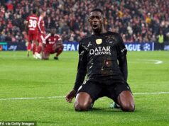 Liverpool 0-2 PSG (0-4 agg): Energia a emócie, ale žiadne góly, pretože Reds sa konečne objavili v prospech Arna Slotu, no postihol ich rovnaký osud, pretože Ousmane Dembele double a defenzívne steel seals vyhrali Ousmane Dembele oslavuje strelenie prvého gólu PSG v zápase proti Liverpoolu