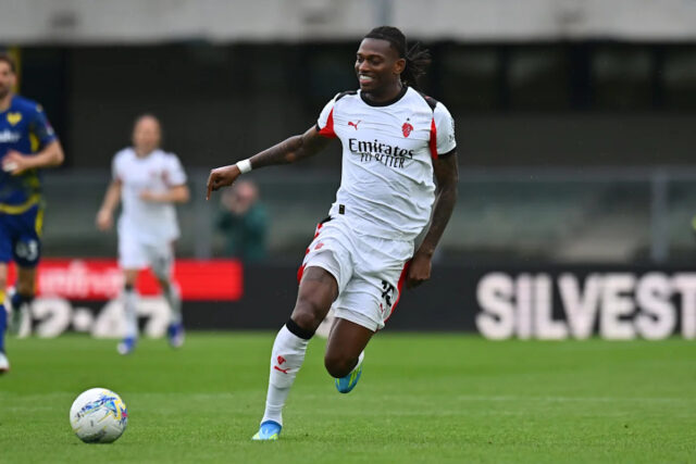 Liverpool identifikuje tohto krídelníka AC Miláno ako cieľ: Čo pridá na stranu Slotu?
